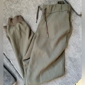 Lululemon on the fly pants
